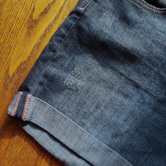 Seven7 Distressed Cuffed Shorts - Picture 4 of 4